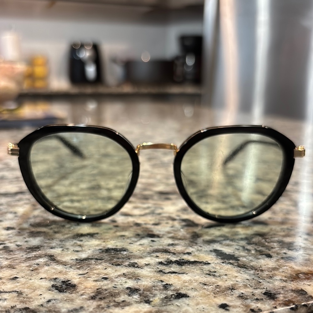 Akoni glasses